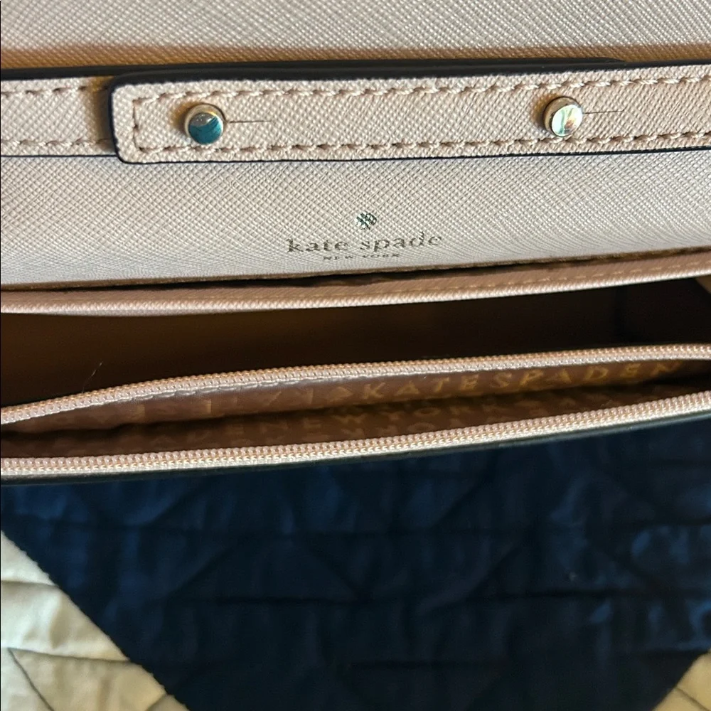 Kate Spade New York Laurel Way Winni crossbody in a two-tone black/light pink.